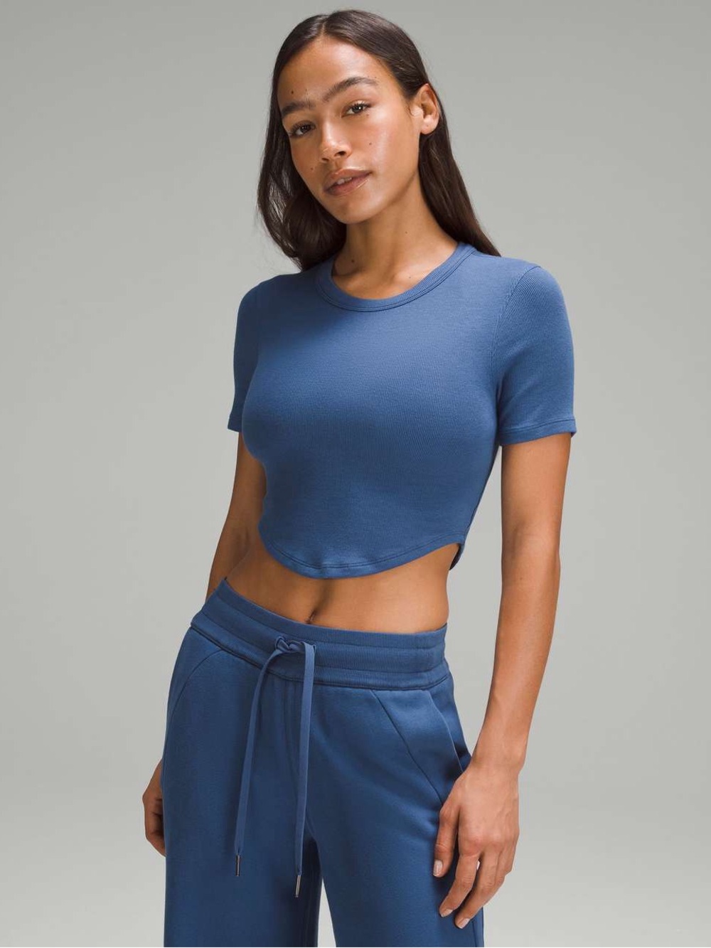 325. Lululemon Hold Tight Cropped T-Shirt
Pitch Blue size 8 PTP 15”